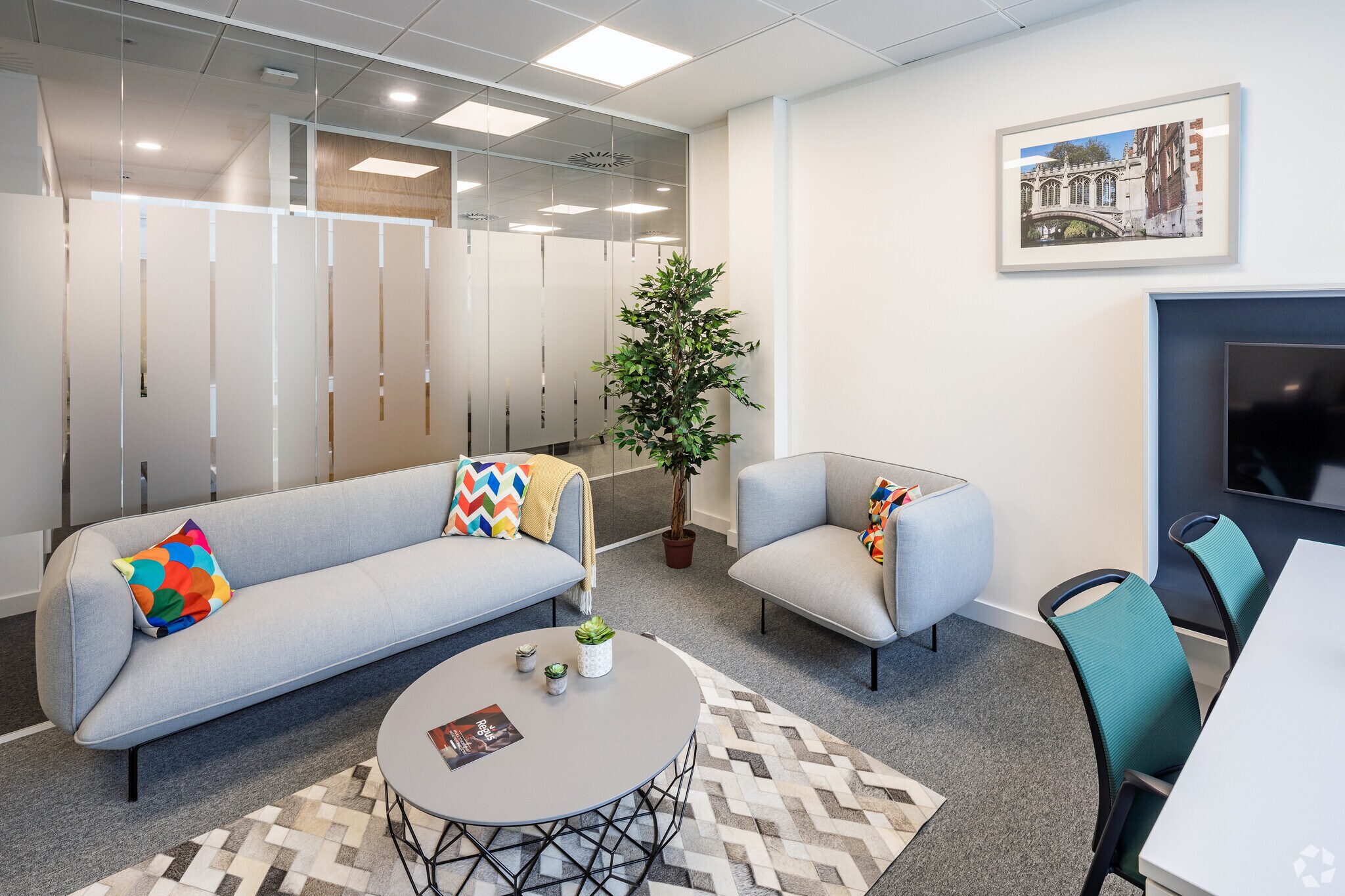 220 Wharfedale Rd, Wokingham to rent Interior Photo- Image 1 of 5