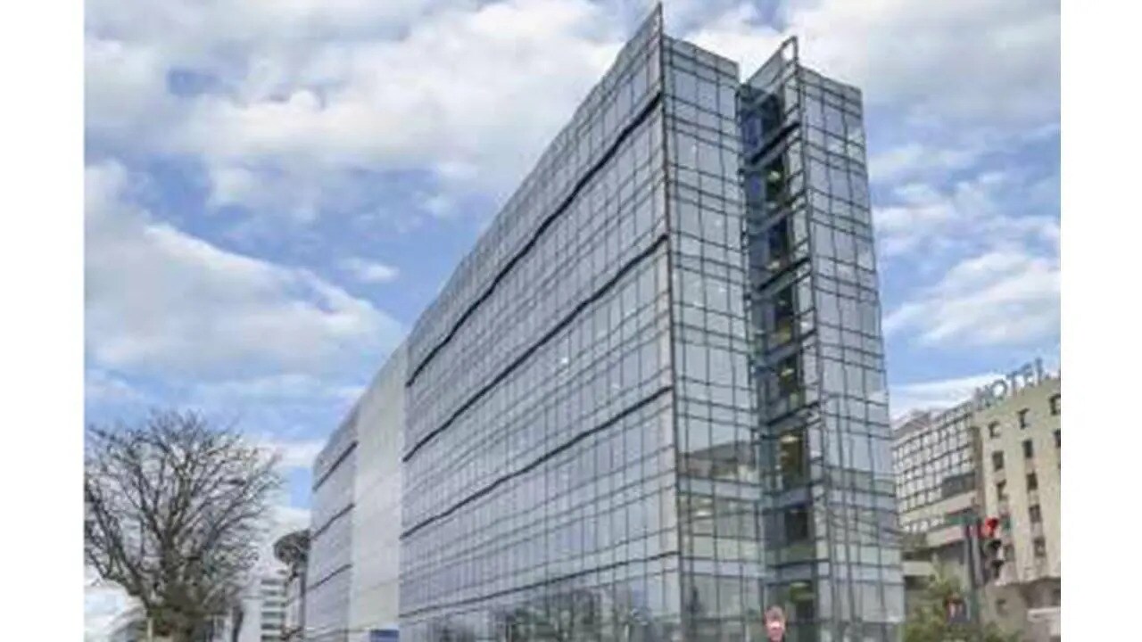 Office in Ivry-sur-Seine to rent Building Photo- Image 1 of 2