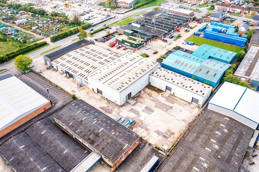 Kelvin Rd, Swindon to rent - Building Photo - Image 2 of 6