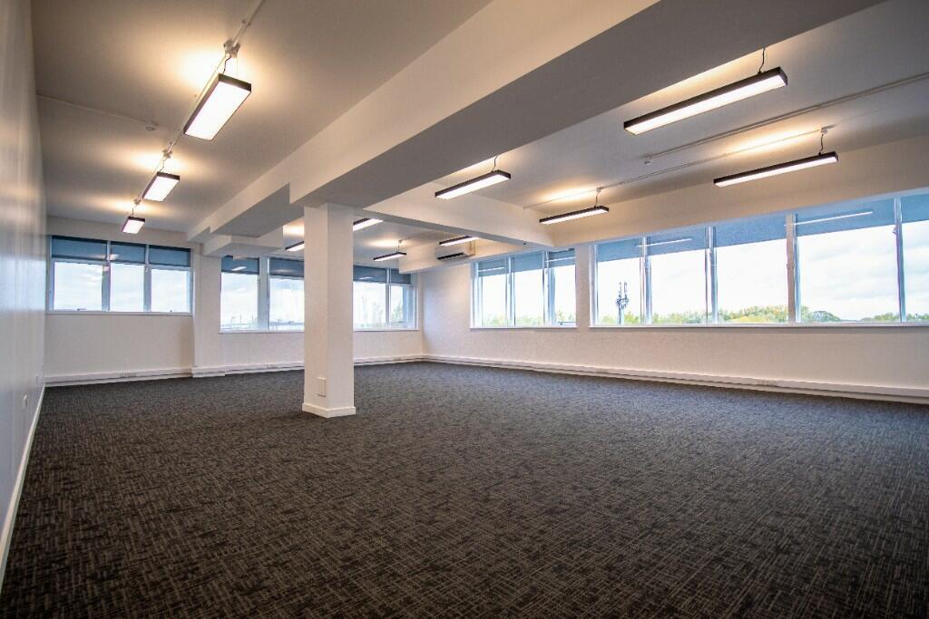 121 Brooker Rd, Waltham Abbey to rent Interior Photo- Image 1 of 4