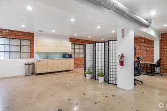 3384 Robertson Pl, Los Angeles, CA for rent Interior Photo- Image 1 of 2