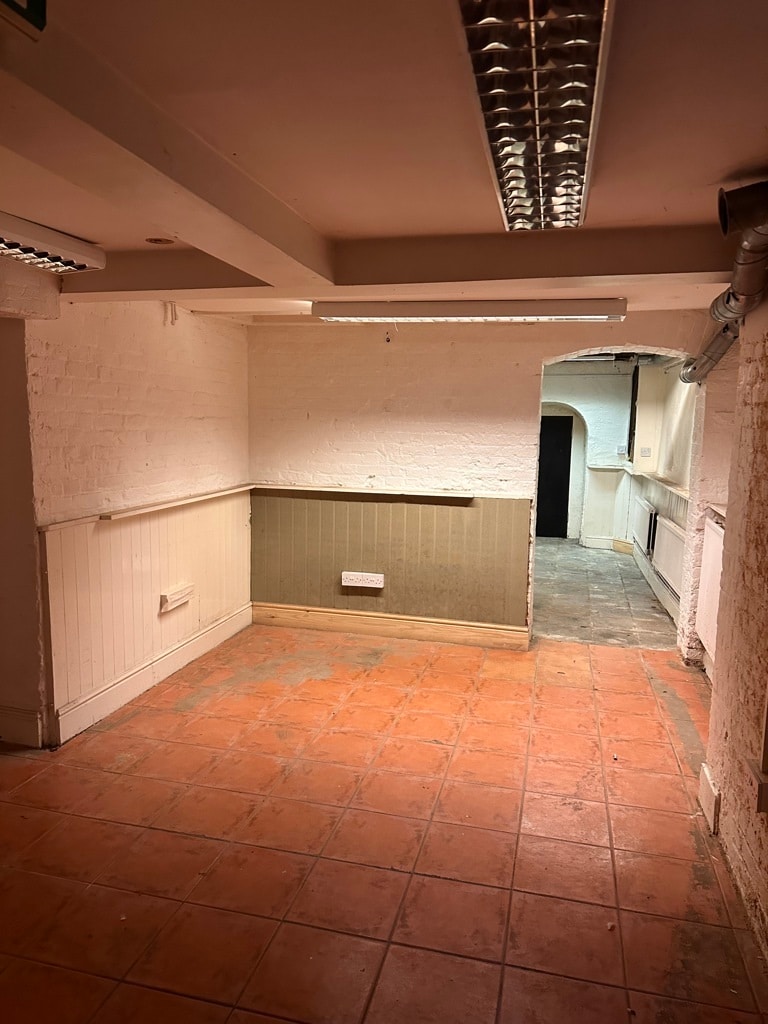 27 High St, Ashford to rent Interior Photo- Image 1 of 5