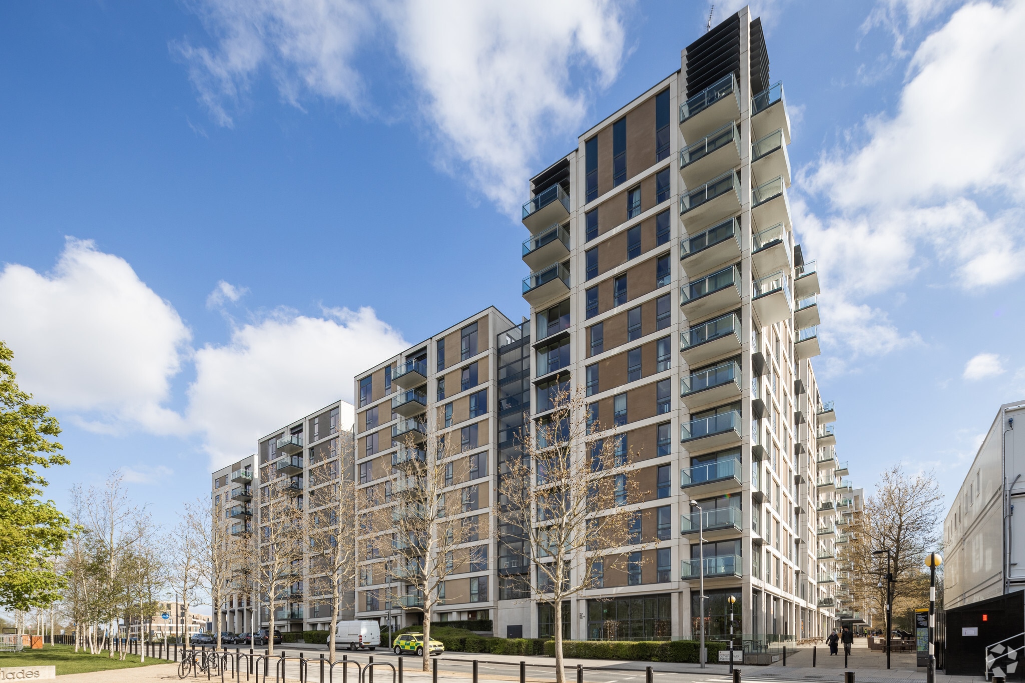 1 Glade Walk, London to rent Primary Photo- Image 1 of 6