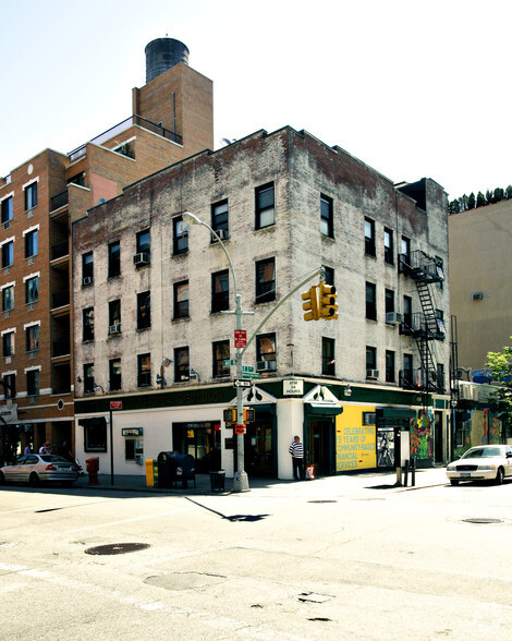 209 E 3rd St, New York, NY for rent - Primary Photo - Image 1 of 2