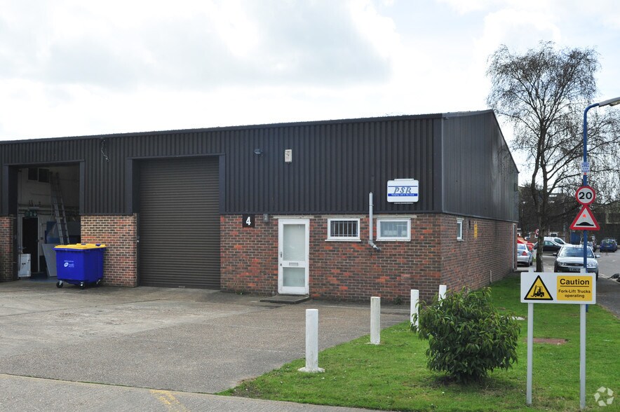 3-4 Branbridges Rd, East Peckham for sale - Primary Photo - Image 1 of 1