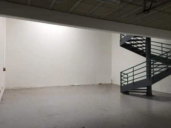 Location Entrepôt 238 m² - Photo 1