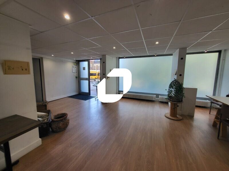 Light Industrial in Montrouge to rent Interior Photo- Image 1 of 11