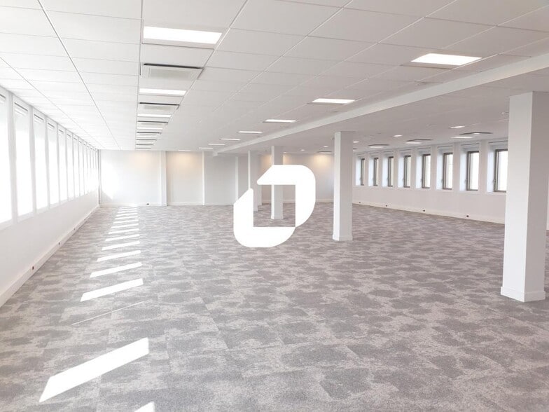 Office in Créteil to rent - Interior Photo - Image 1 of 7