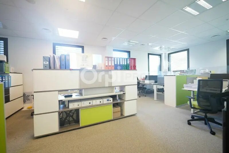 314 Allée Des Noisetiers, Limonest to rent - Interior Photo - Image 3 of 9
