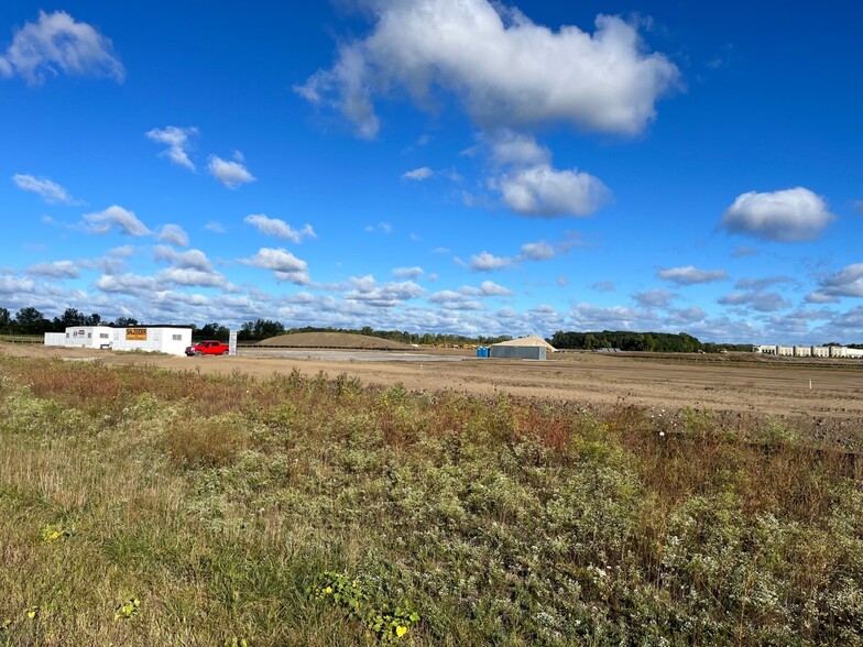 32870 Wick Rd, Romulus, MI for rent - Construction Photo - Image 1 of 1