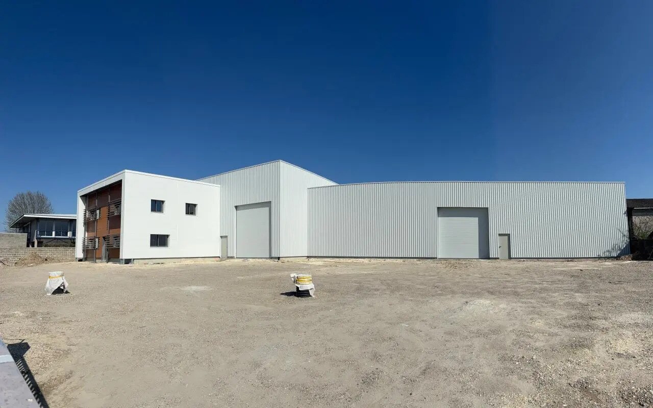 Office in Bassens to rent Building Photo- Image 1 of 27