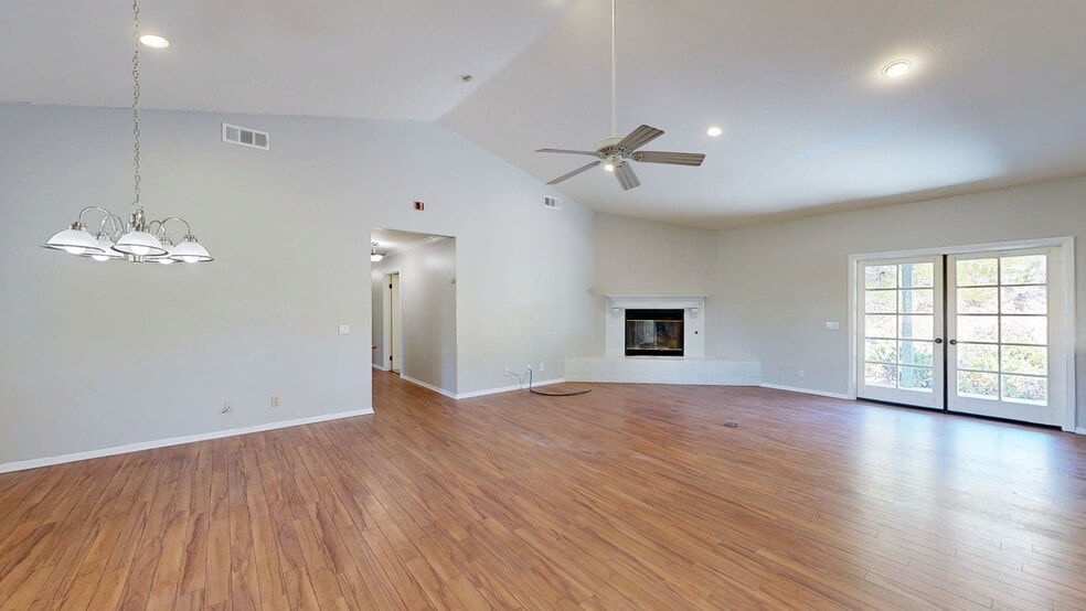 12725-12750 Monte Vista Road portfolio of 5 properties for sale on LoopNet.co.uk - Matterport 3D Scan - Image 2 of 27