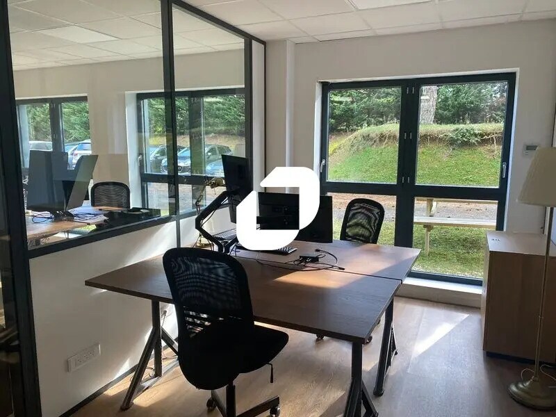 Office in Rillieux-la-Pape to rent Interior Photo- Image 1 of 8