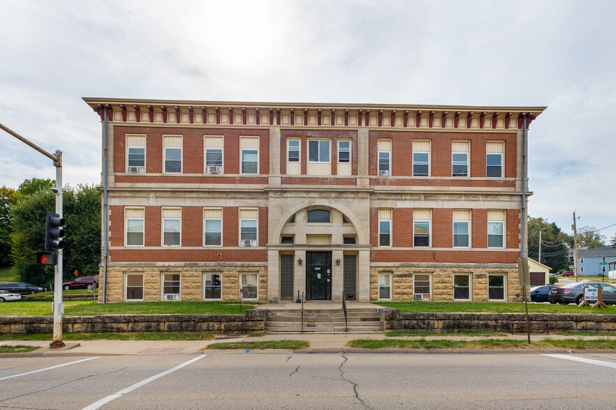 2535 Central Ave, Dubuque, IA for sale - Building Photo - Image 1 of 38