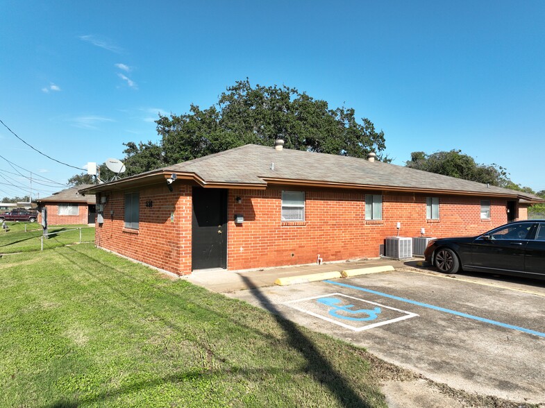 526 Wilkes St, Wharton, TX for sale - Building Photo - Image 2 of 6