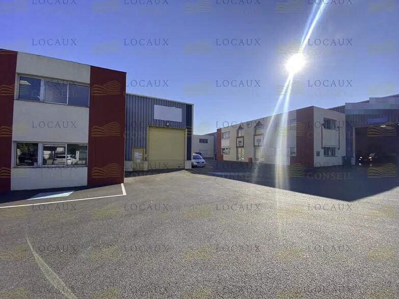 Light Industrial in Bezons to rent - Building Photo - Image 2 of 4