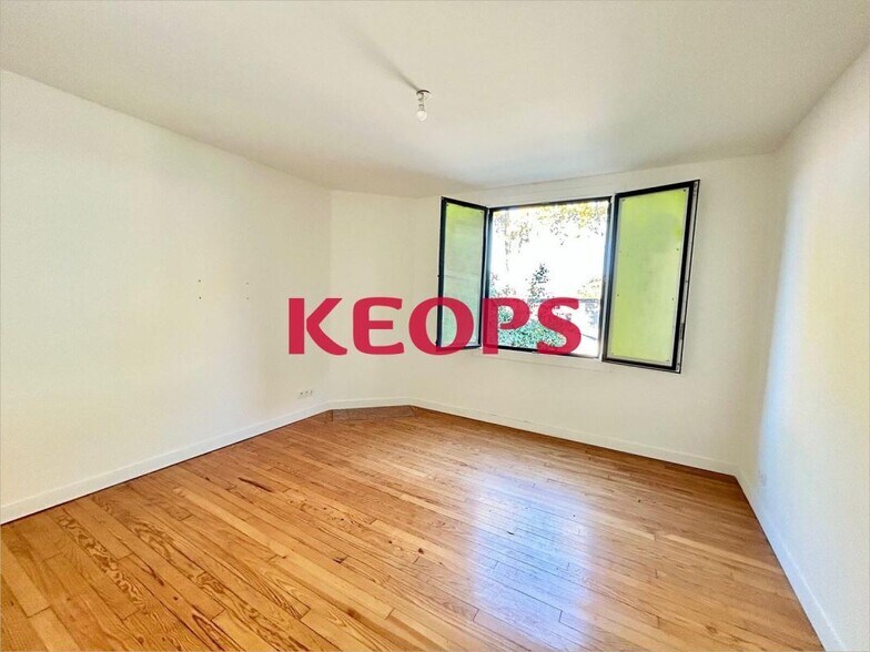 50 Route De Paris, Fenouillet to rent - Building Photo - Image 3 of 21