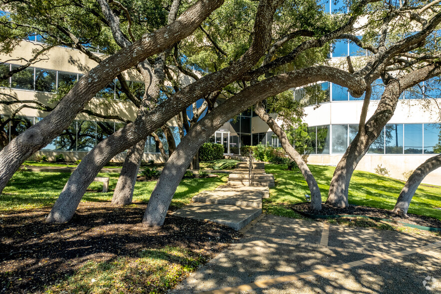 8207 Callaghan Rd, San Antonio, TX for rent - Building Photo - Image 3 of 6