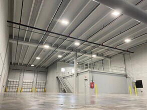 12301 NW 116th Ave, Medley, FL to rent Interior Photo- Image 2 of 4