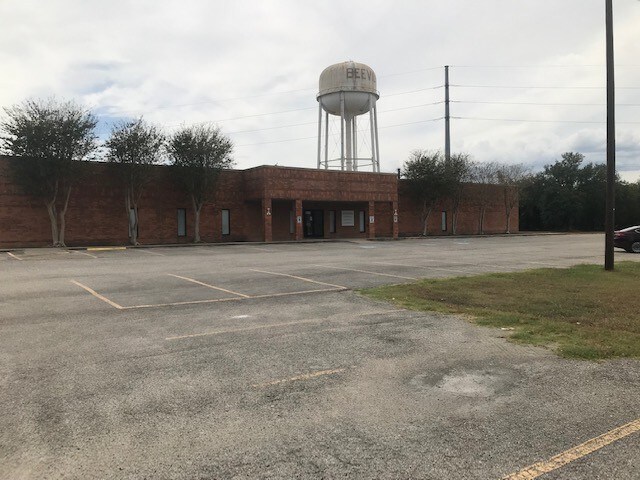 1800 S Washington St, Beeville, TX for sale - Building Photo - Image 2 of 31