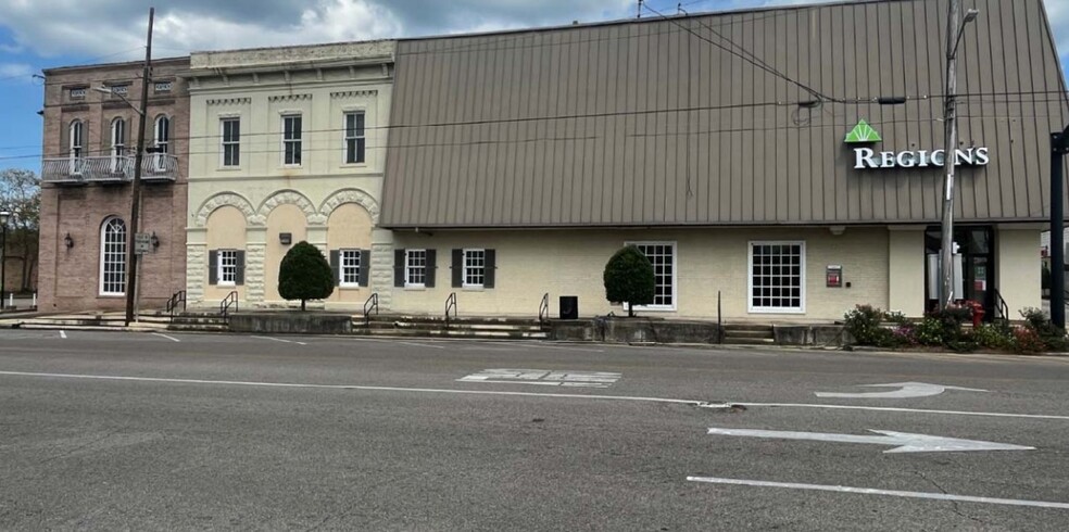 100 N Main St, Newton, MS for sale - Building Photo - Image 1 of 6