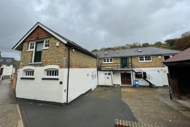 19-21 Timber Ln, Caterham to rent Building Photo- Image 1 of 3