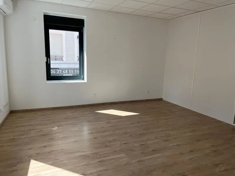 Office in Villeurbanne to rent - Building Photo - Image 3 of 5