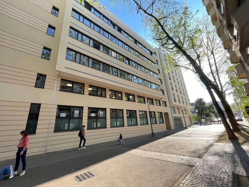 Location Bureaux 179 m² - Photo 1