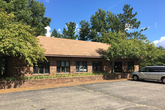 40 Joslyn Rd, Lake Orion, MI for sale Primary Photo- Image 1 of 1