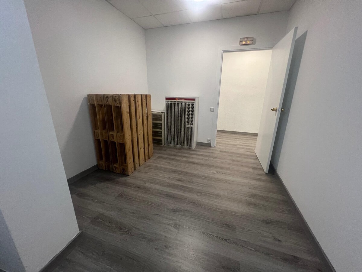 Sabadell, BAR 08206 - Unit Pta. 01 - - Interior Photo - Image 1 of 12