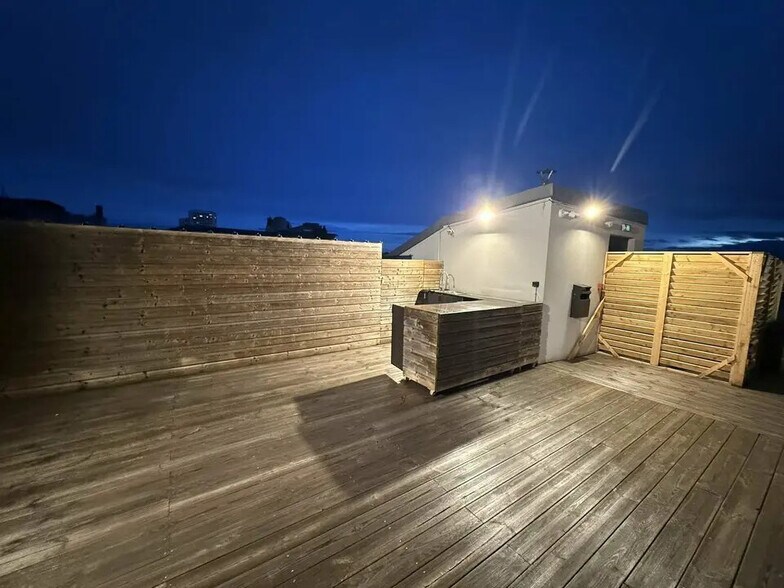 Office in Rouen to rent - Building Photo - Image 2 of 14