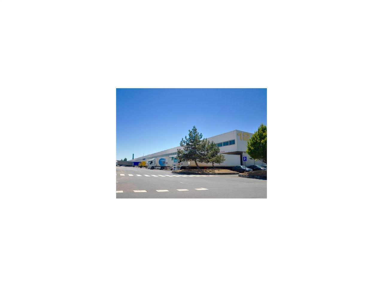 Industrial in Aulnay-sous-Bois to rent Building Photo- Image 1 of 11