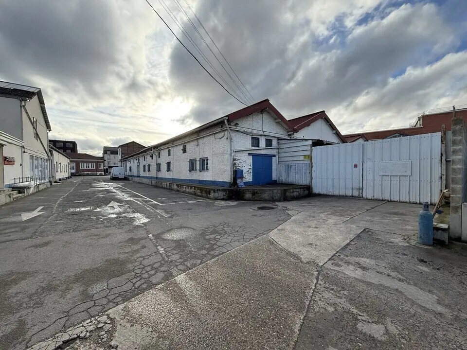 Office in La Courneuve to rent Building Photo- Image 1 of 9