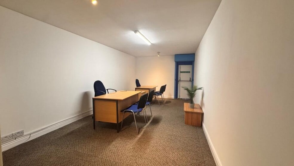 17-17A Walm Ln, London to rent - Building Photo - Image 3 of 3