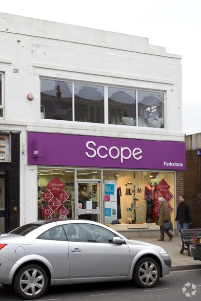 366 Ashley Rd, Poole to rent - Building Photo - Image 2 of 3