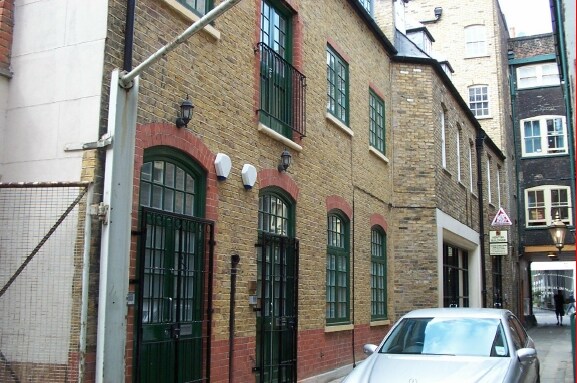 123A Borough High St, London to rent - Building Photo - Image 2 of 4