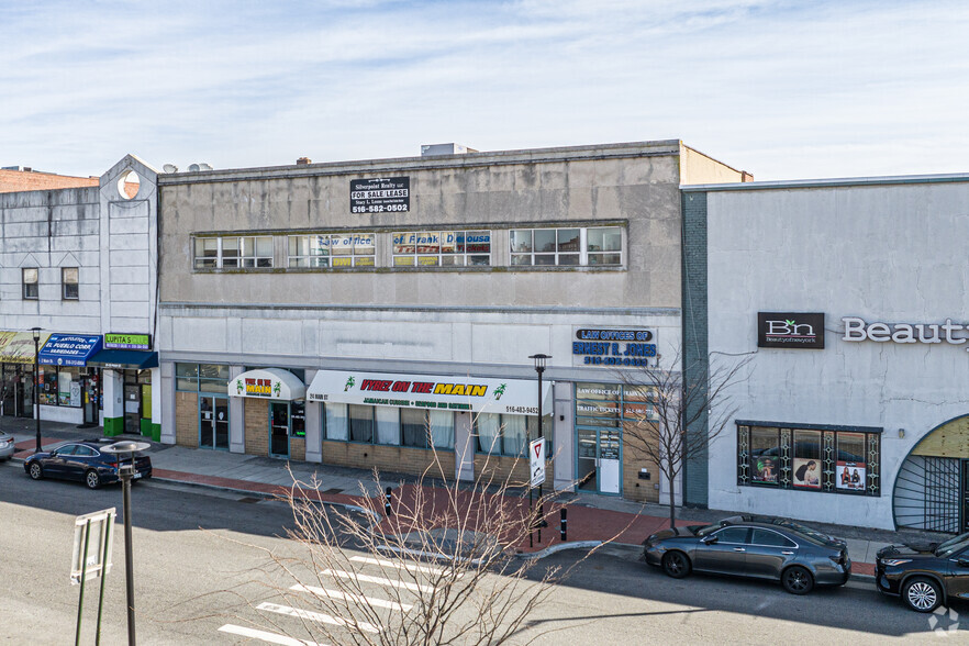 24-26 Main St, Hempstead, NY for sale - Primary Photo - Image 1 of 9