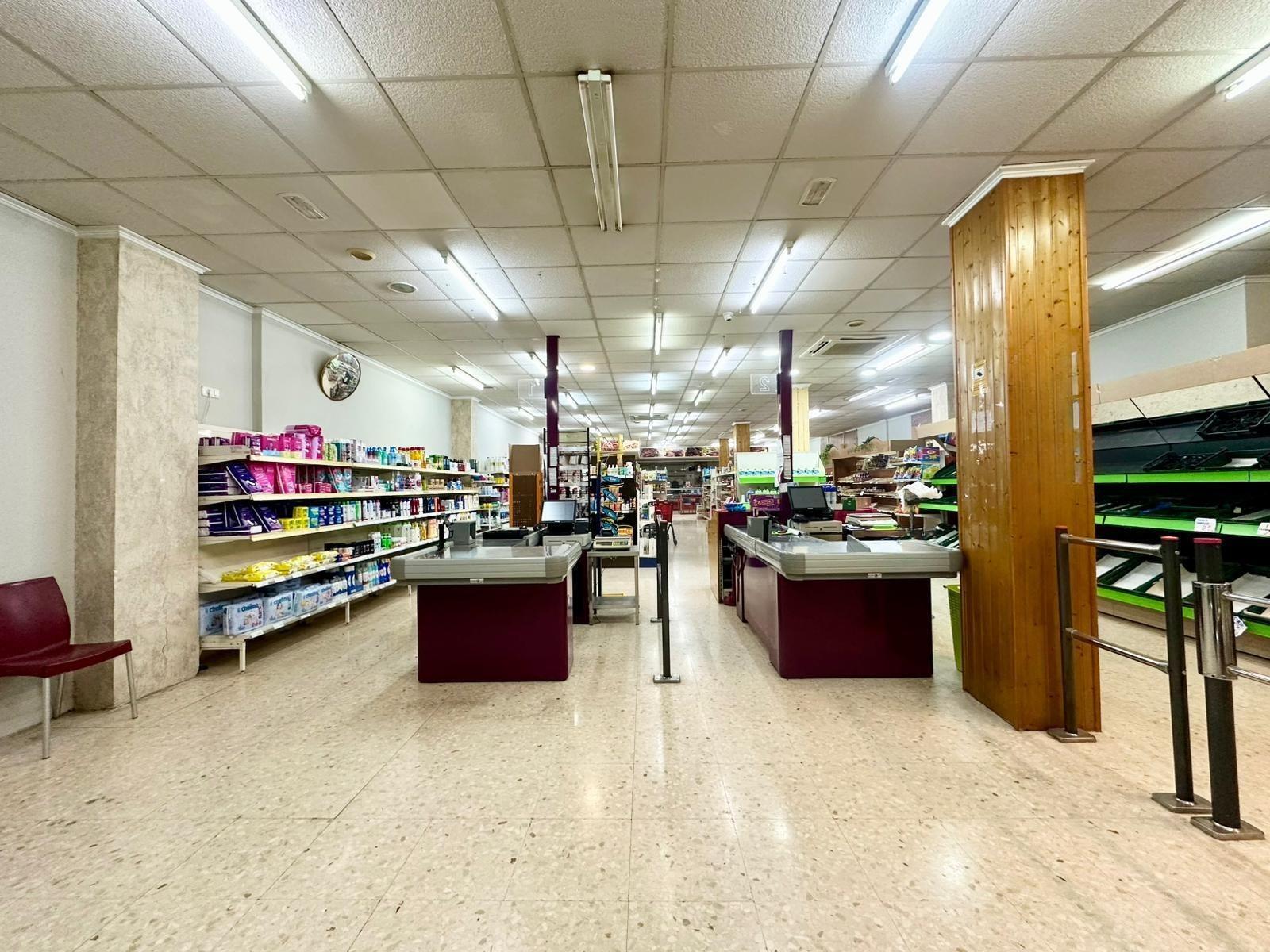 Retail in Carlet, Valencia to rent Interior Photo- Image 1 of 34