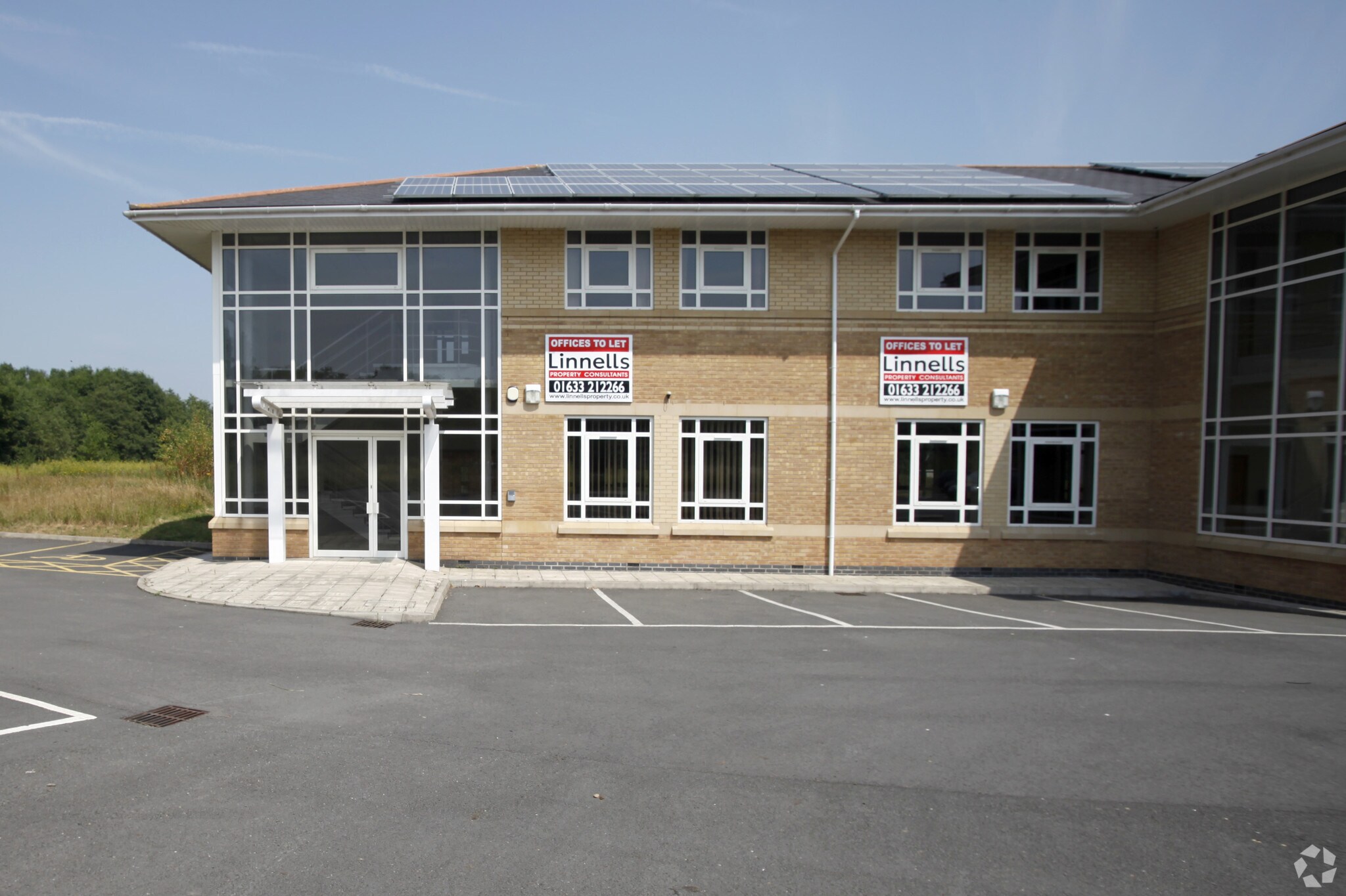 Lakeside Ct, Cwmbran for sale Primary Photo- Image 1 of 1