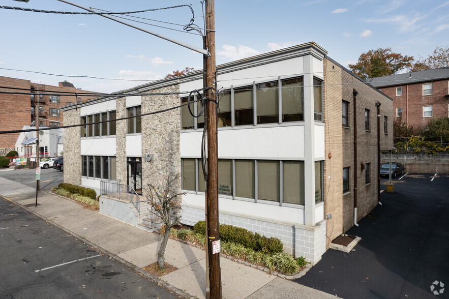 101 Cedar Ln, Teaneck, NJ for rent - Building Photo - Image 2 of 6