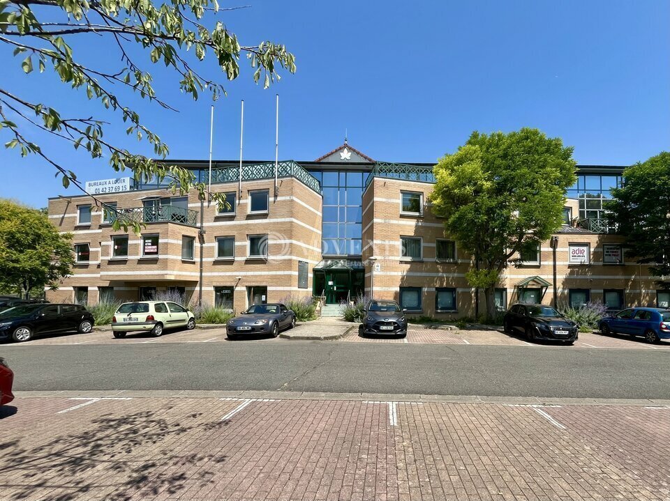 Office in Cergy to rent Building Photo- Image 1 of 13