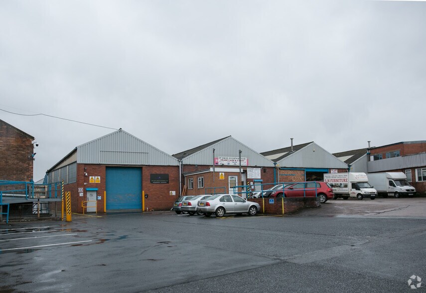 Units 4-7 Delta Trading Est, Bilston Rd, Wolverhampton to rent - Building Photo - Image 1 of 4