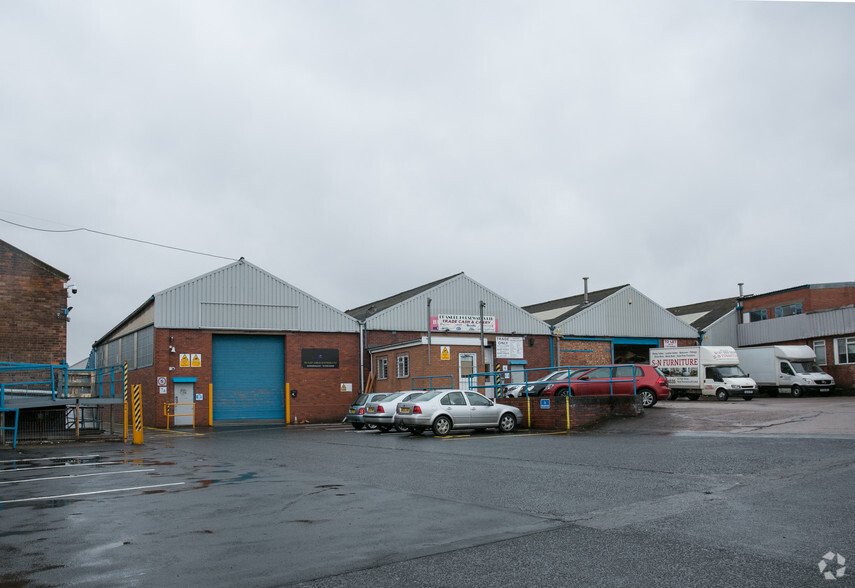 Units 4-7 Delta Trading Est, Bilston Rd, Wolverhampton for rent - Primary Photo - Image 1 of 2