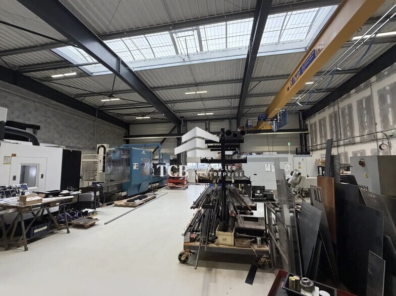 Light Industrial in Saint-Aignan-Grandlieu to rent - Interior Photo - Image 2 of 8