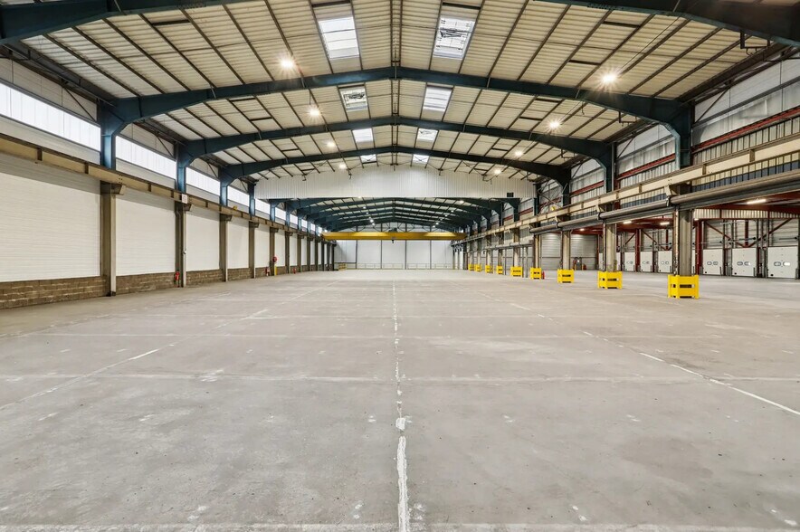 Industrial in Corbas to rent - Building Photo - Image 3 of 3