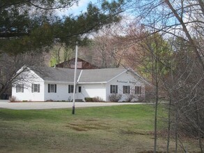 8 Luxury Dr, Newport, NH for rent Primary Photo- Image 1 of 12