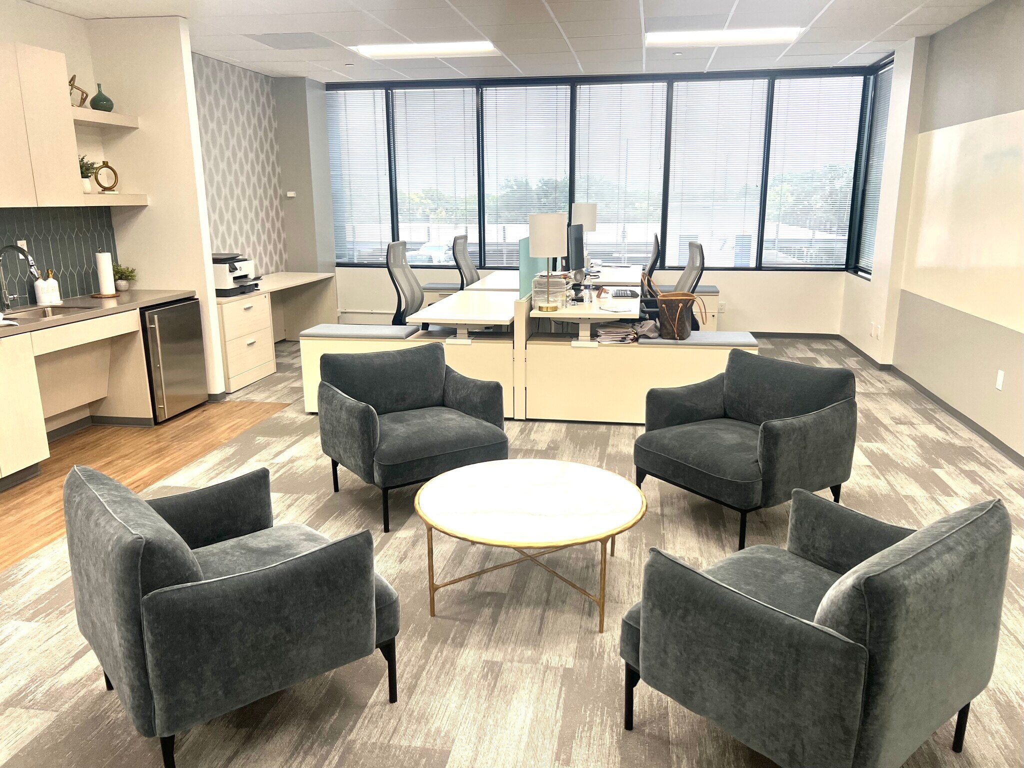 6575 West Loop South, Bellaire, TX to rent Interior Photo- Image 1 of 6