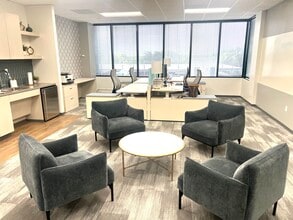 6575 West Loop South, Bellaire, TX to rent Interior Photo- Image 1 of 6