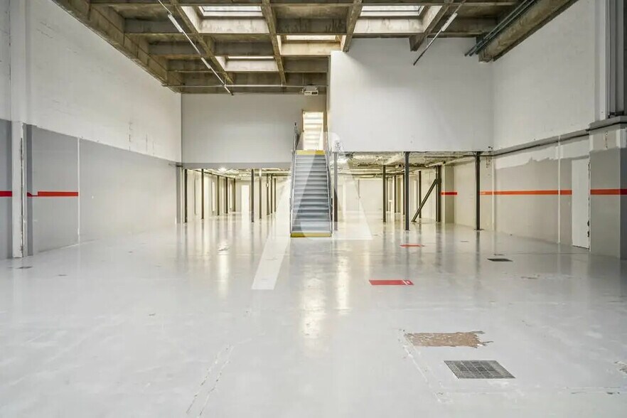 Light Industrial in Rungis to rent - Interior Photo - Image 2 of 5