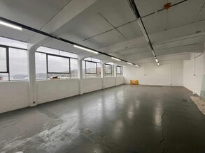 Westbourne St, High Wycombe to rent Building Photo- Image 1 of 2
